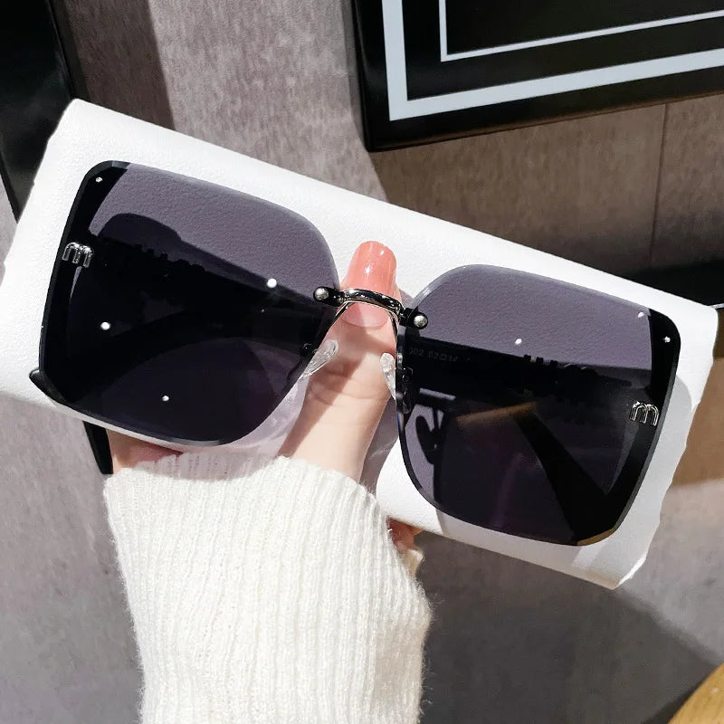 2024 New Fashion Cool Sunglasses Women Luxury Brand Letters anti Strong Light Vintage Rimless Sun Glasses Ladies Gafas UV400