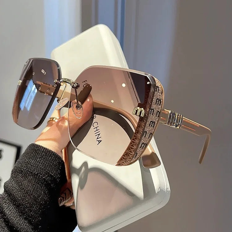 2024 New Fashion Cool Sunglasses Women Luxury Brand Letters anti Strong Light Vintage Rimless Sun Glasses Ladies Gafas UV400